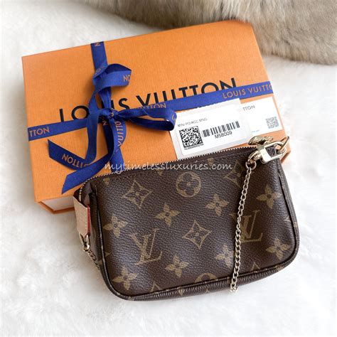 louis vuitton brown gold chain pochette|Louis Vuitton Pochette monogram.